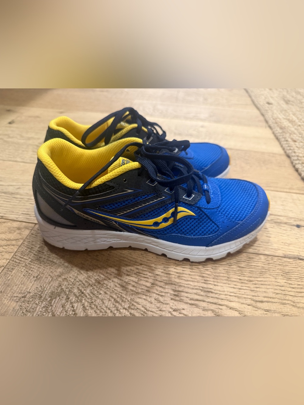 VGUC Saucony Cohesion Kids Blue and Yellow Athletic Sneakers